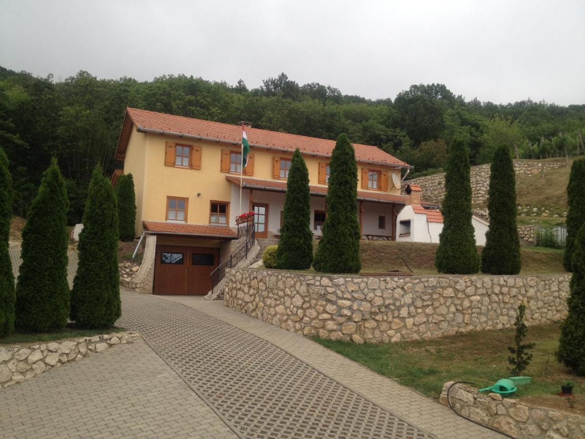 Judit Vendeghaz Suemeg Hotel Exterior photo